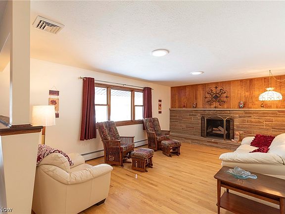 3rd image of 9735 Deerfield Pl