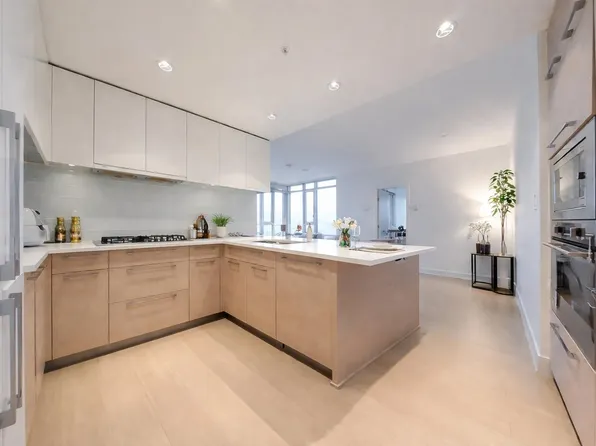 1188 Pinetree Way #3107, Coquitlam, BC V3B 0K9