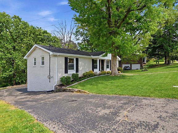 4th image of 2442 Broadview Dr