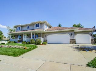 1001 N Fairbrook Dr, Waunakee, WI 53597