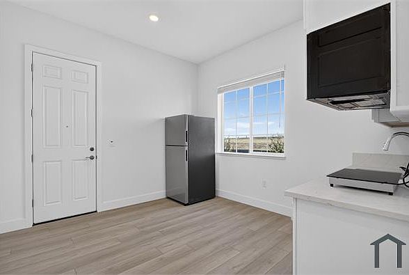 1st image of 529 E Fiorino St #529