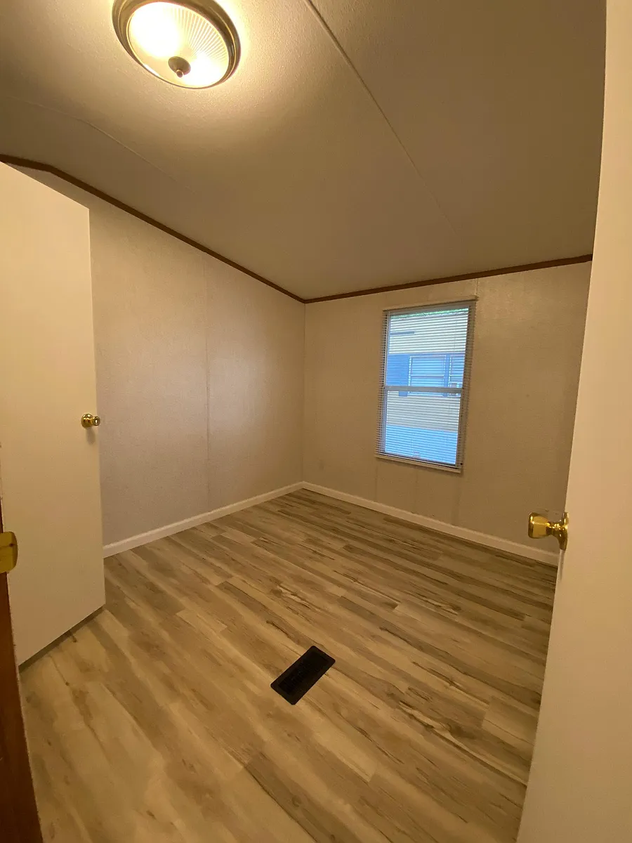 Building Photo - 777 E Yerby St #18