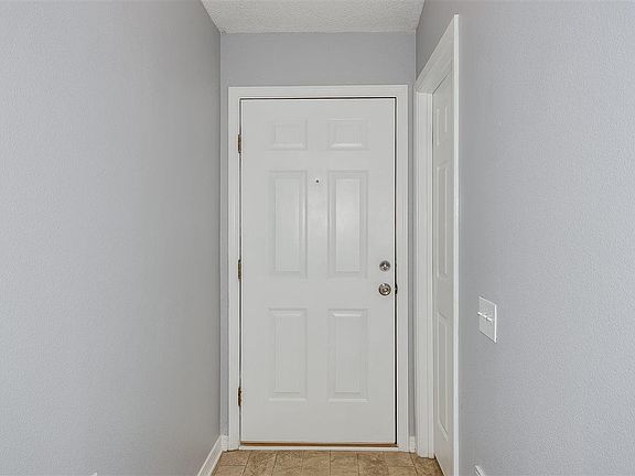 4th image of 9584 Cobblebrook Dr