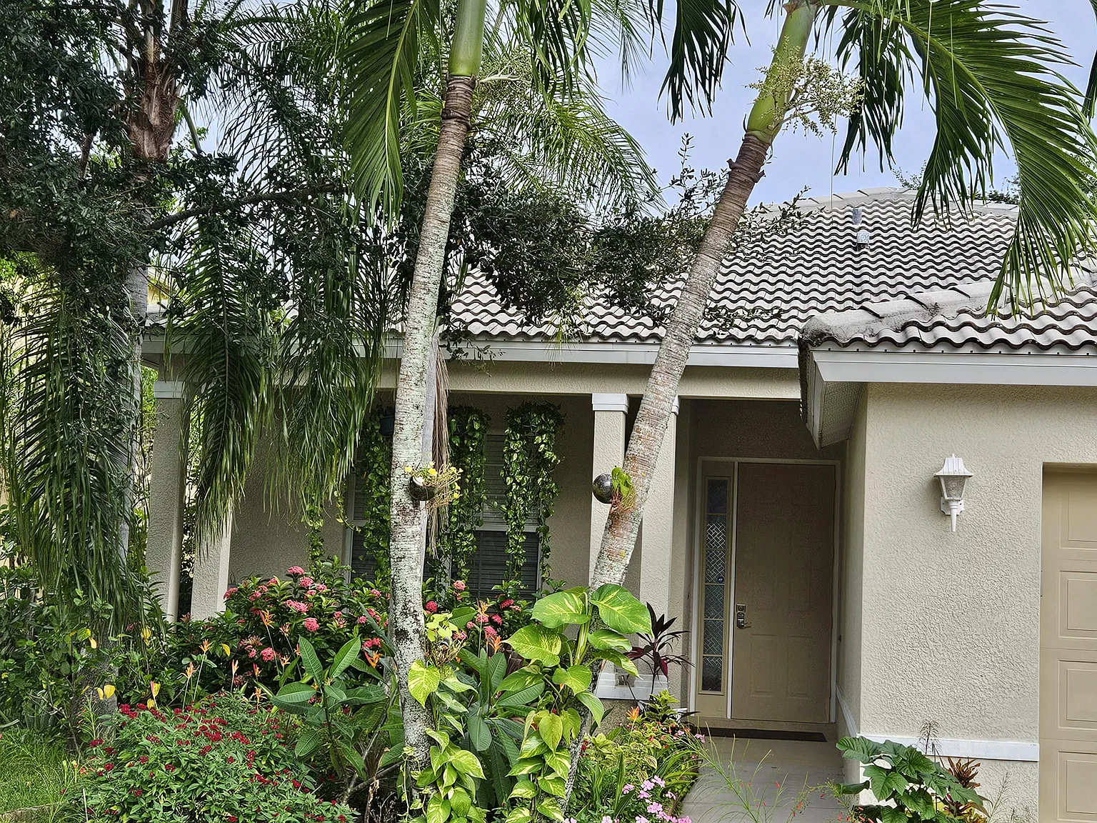 Laurel Lakes Blvd, Naples — Photo 1