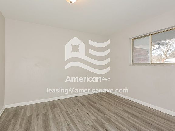 417926_005_wm_-_living_room_13458458.jpg