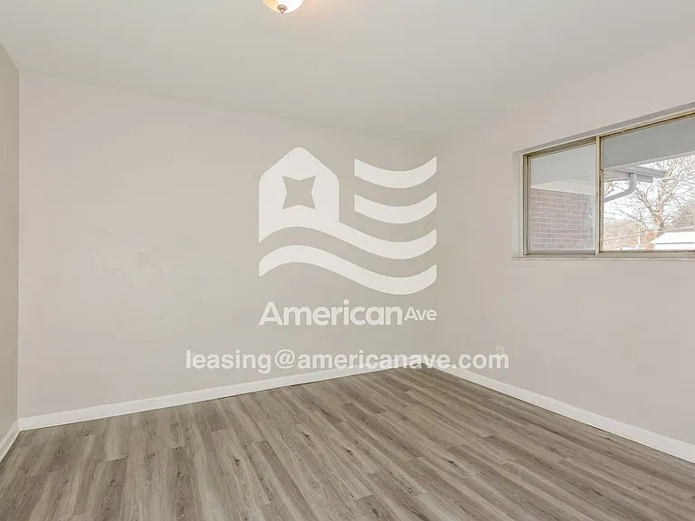 417926_005_wm_-_living_room_13458458.jpg