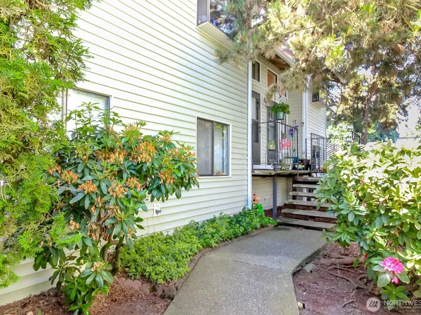 15625 42nd Avenue S #8A, Tukwila, WA 98188