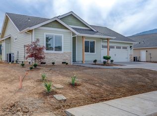 215 Retirement Ln, Cave Junction, OR 97523