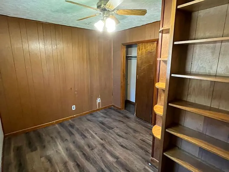 1047 N Dennis Ave — Photo 12