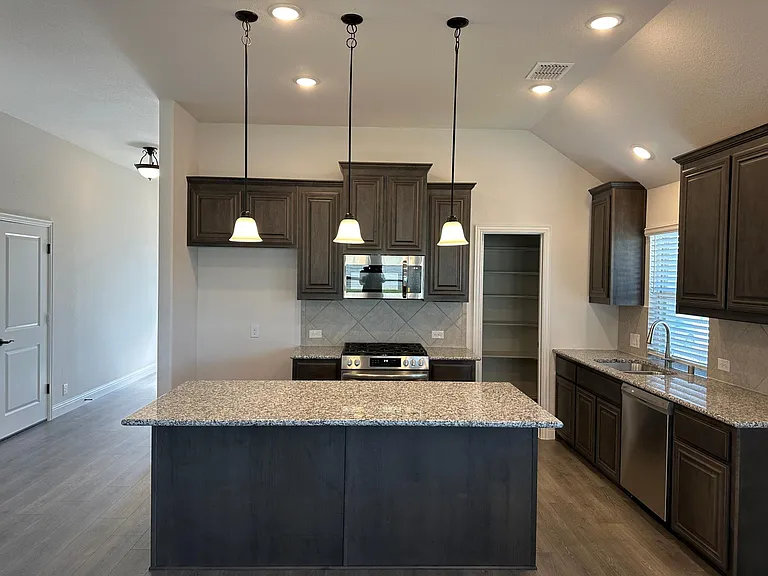 805 Twisted Leaf Ln — Photo 3