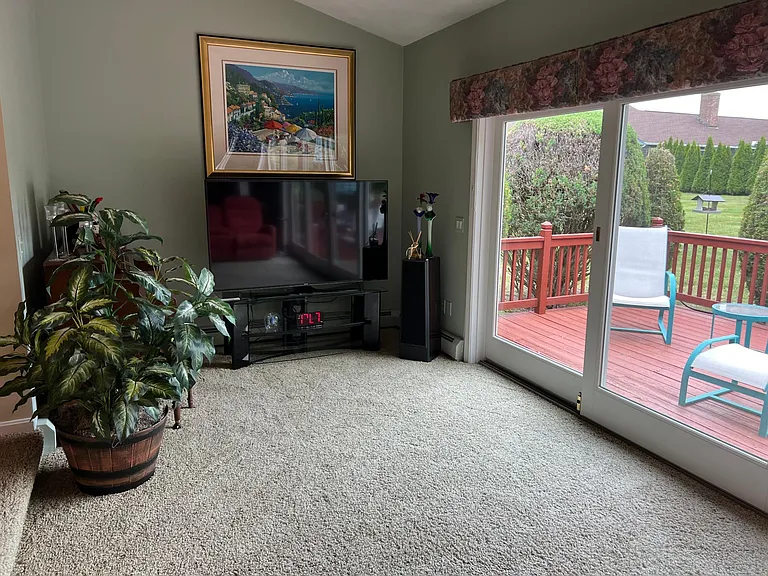 138 Oakland Farm Rd — Photo 5