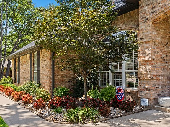 2nd image of 44 Jennifer Ln