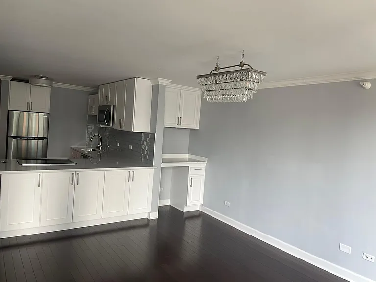 2 E Erie St #2014 — Photo 2