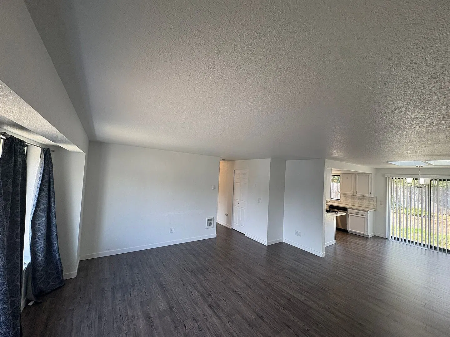 Updated 3bd 2bath Olympia Rental w/Attached Garage & Fenced Yard — Photo 2