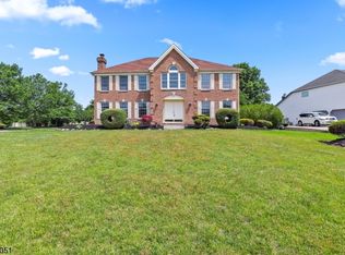 17 Rickland Dr, Sewell, NJ 08080