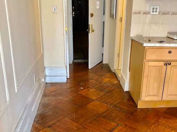 4th image of 31 W 85th St #4A