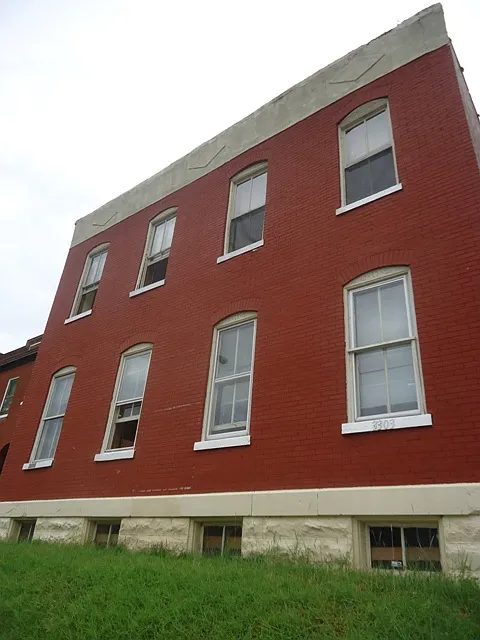 3303-3305 Chippewa St photo 1