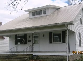 428 W 3rd St, Flora, IL 62839