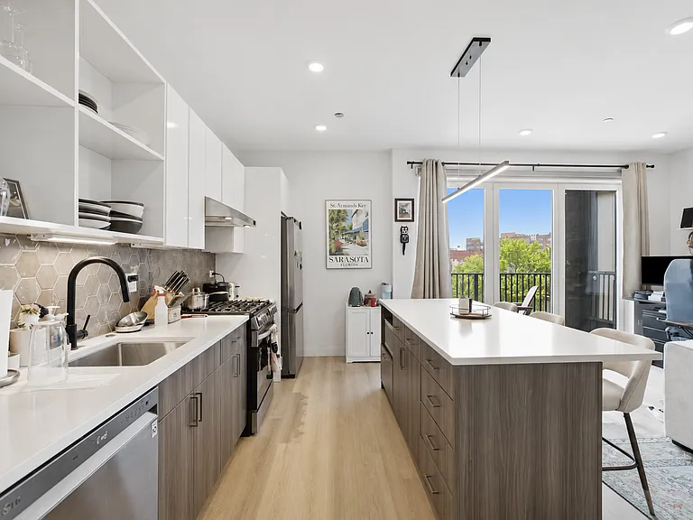 947 W Sunnyside Ave #407 — Photo 3
