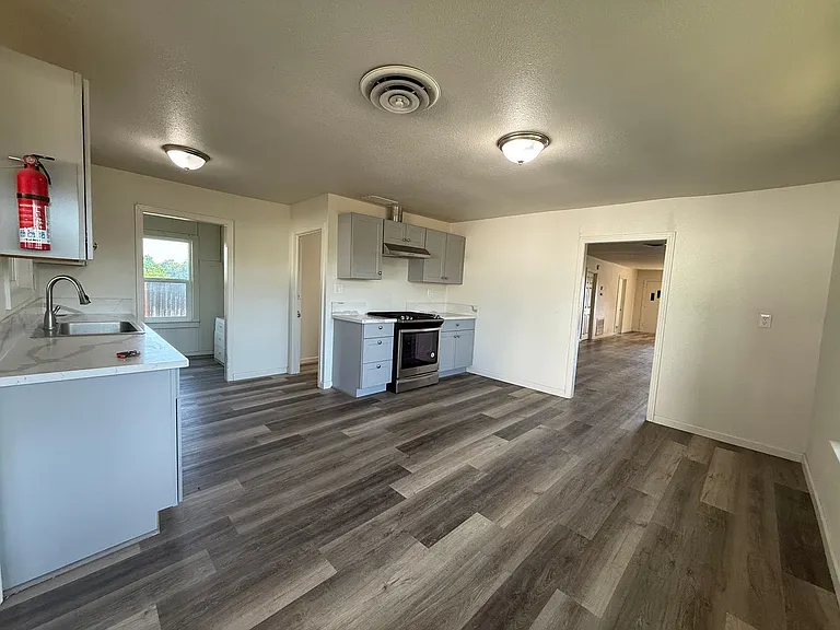 8897 Jacobs Ave — Photo 5