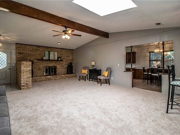 5th image of 2749 Teakwood Ln