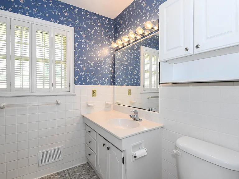 1804 Strathmore Dr — Photo 16