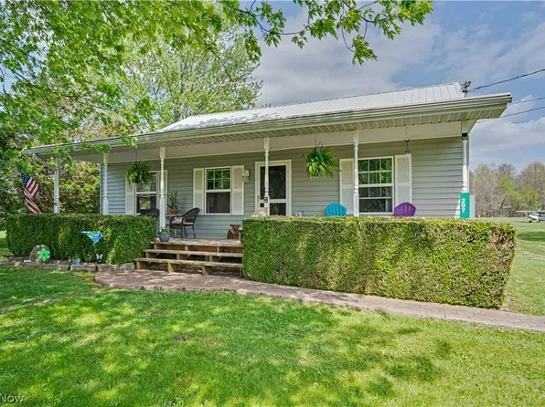 297 Hales Lndg, Elizabeth, WV 26143