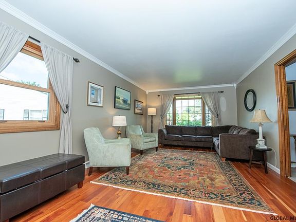 3rd image of 47 Huntleigh Dr