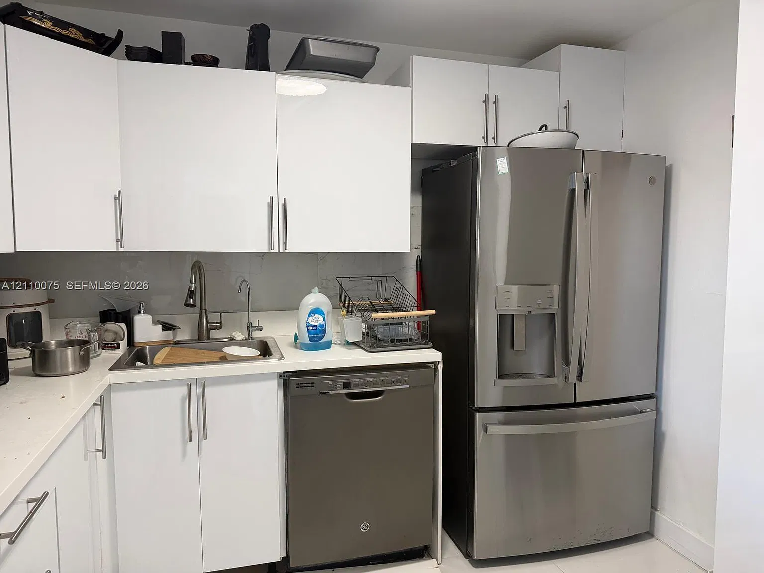 Avant Garde Condo — Photo 3