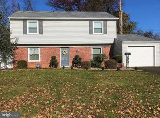 11 Terrace Rd, Levittown, PA 19056
