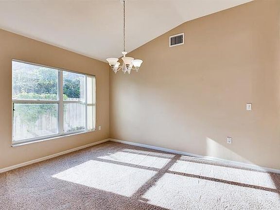 4th image of 2733 Brookville Dr
