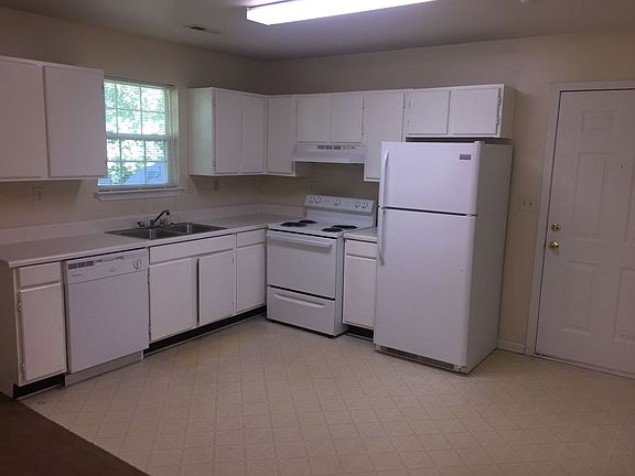 2nd image of 1872 Tamara Way