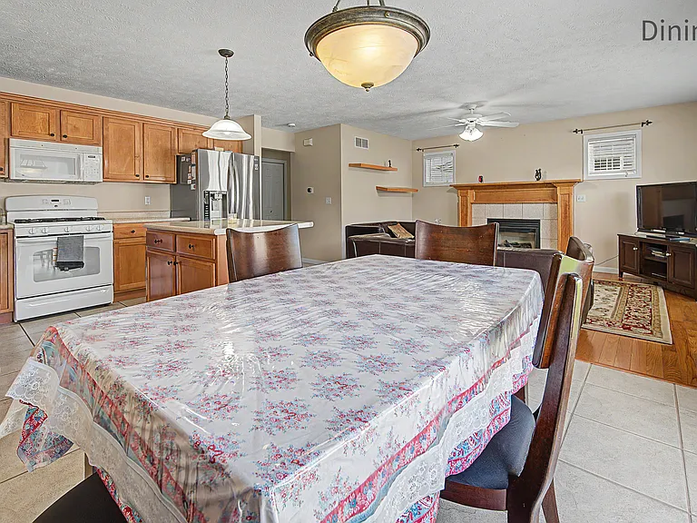 2819 Gill St — Photo 24