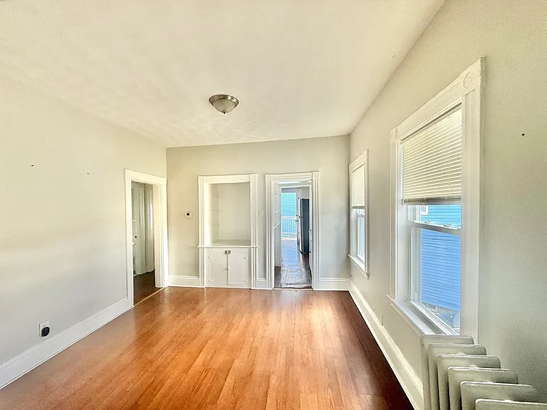 15 Gladstone St #3 — Photo 4