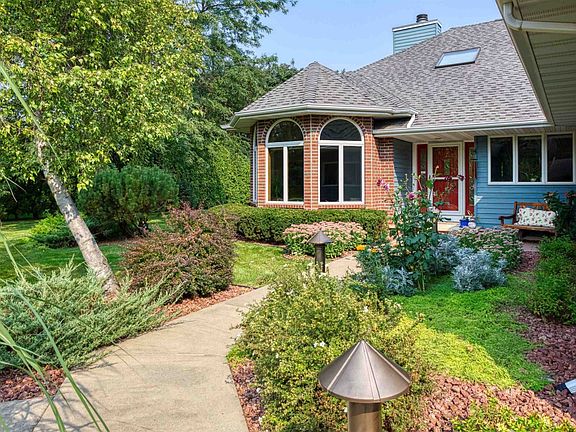 3rd image of 128 Old Orchard Ln