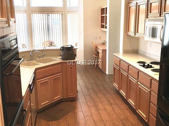 5th image of 10208 Crescent Creek Dr