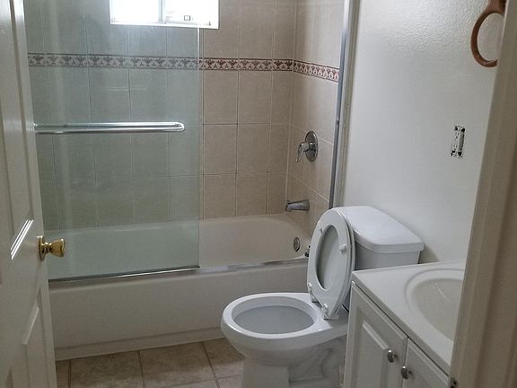 4th image of 703 W 82nd St