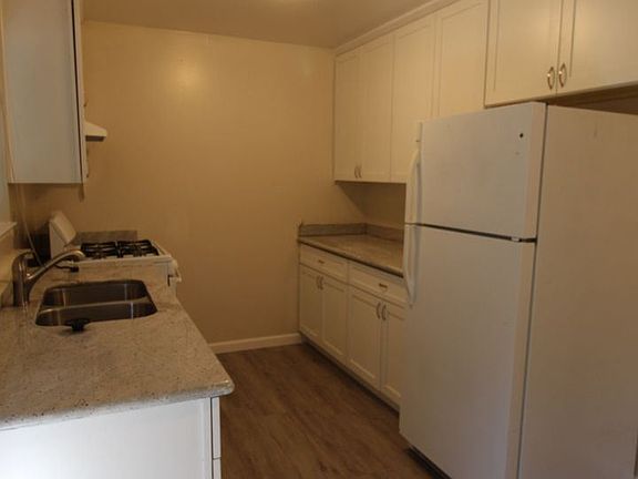 4th image of 10357 Greenwood Ct APT B