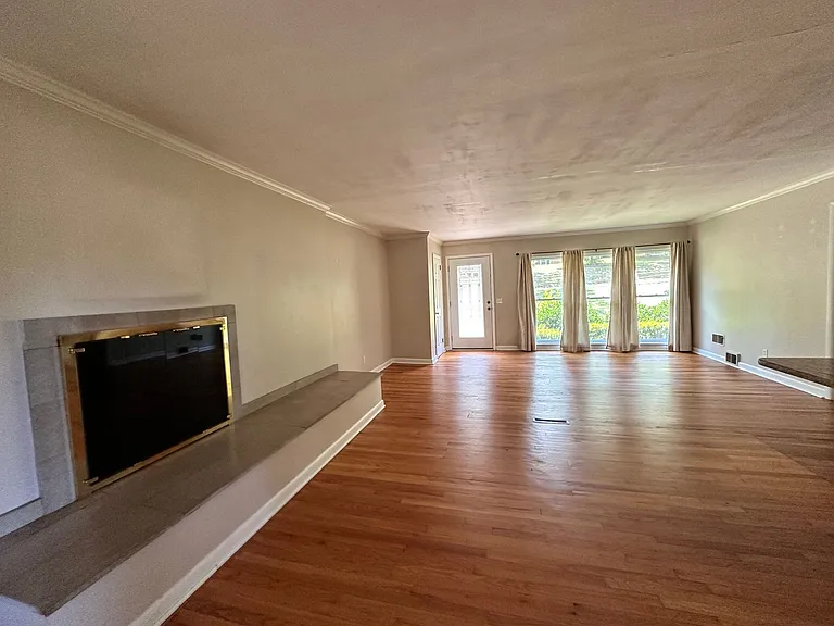 3221 Foxhall Rd — Photo 12