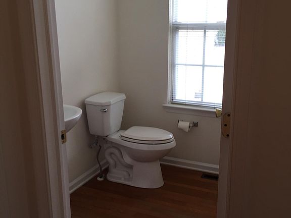 5th image of 205 Thomas Ln S #205