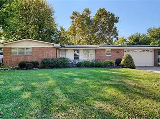 349 Crestview Dr, Wood River, IL 62095