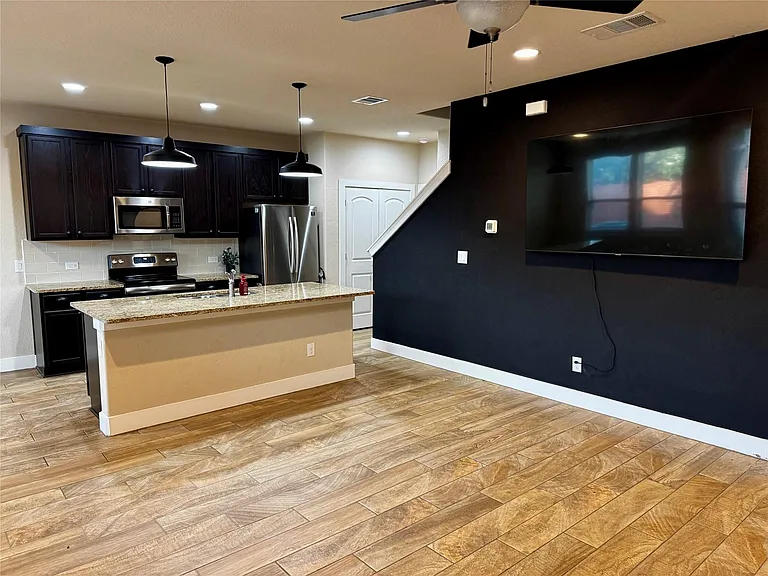 315 Madison Oaks Ave — Photo 3