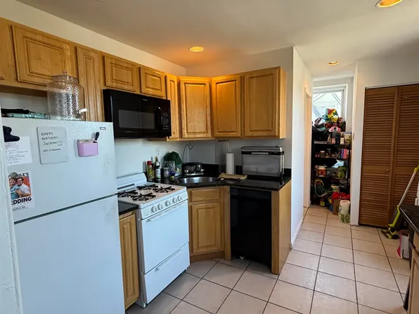 1040 Willow Avenue image 1 of 7