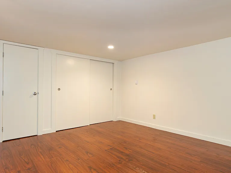 Evanston Apartments - Located on the north side of Fremont — Photo 47