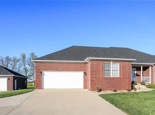 203 Pebble Brook Dr, Charlestown, IN 47111