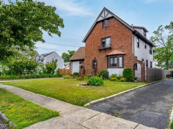 25 Algonquin Pl, Elizabeth City, NJ 07208