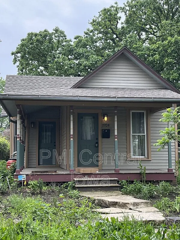 3 bed, 2.0 bath, 1776 sqft, $2,025 — Photo 1