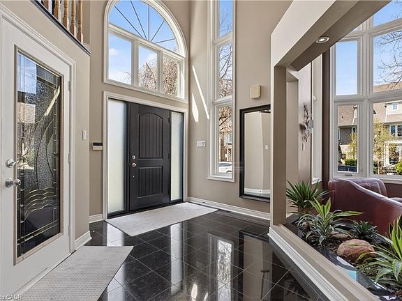 3rd image of 85 Waterford Cres