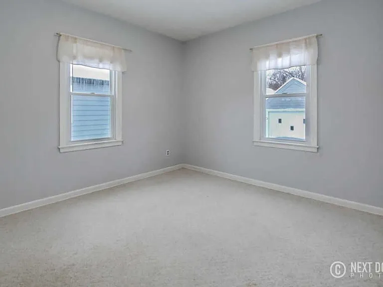 1319 Diamond Ave NE — Photo 10