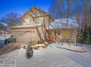 458 Maple St, Algonac, MI 48001